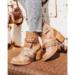 Freebird by Steven Sonoma Ankle Buckle Strap Taupe Distressed Boots Women’s 9